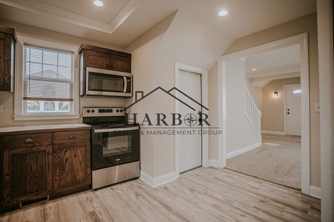 Photo - 107 1st St NW
