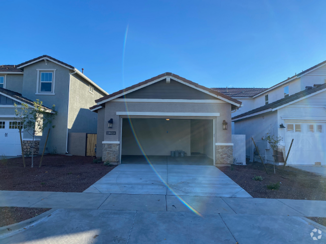 Building Photo - Beautiful 3 Bed 2.5 Bath Verrado Main Street Rental