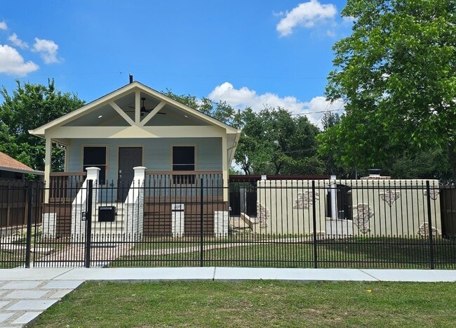 Building Photo - 2019 Munger St