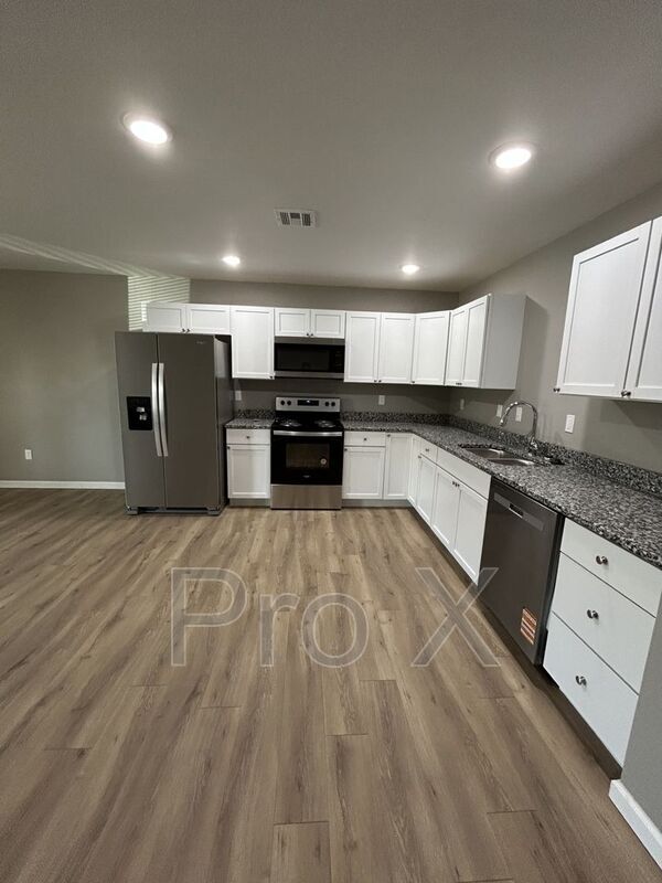 Photo - 718 Columbus St Unit B