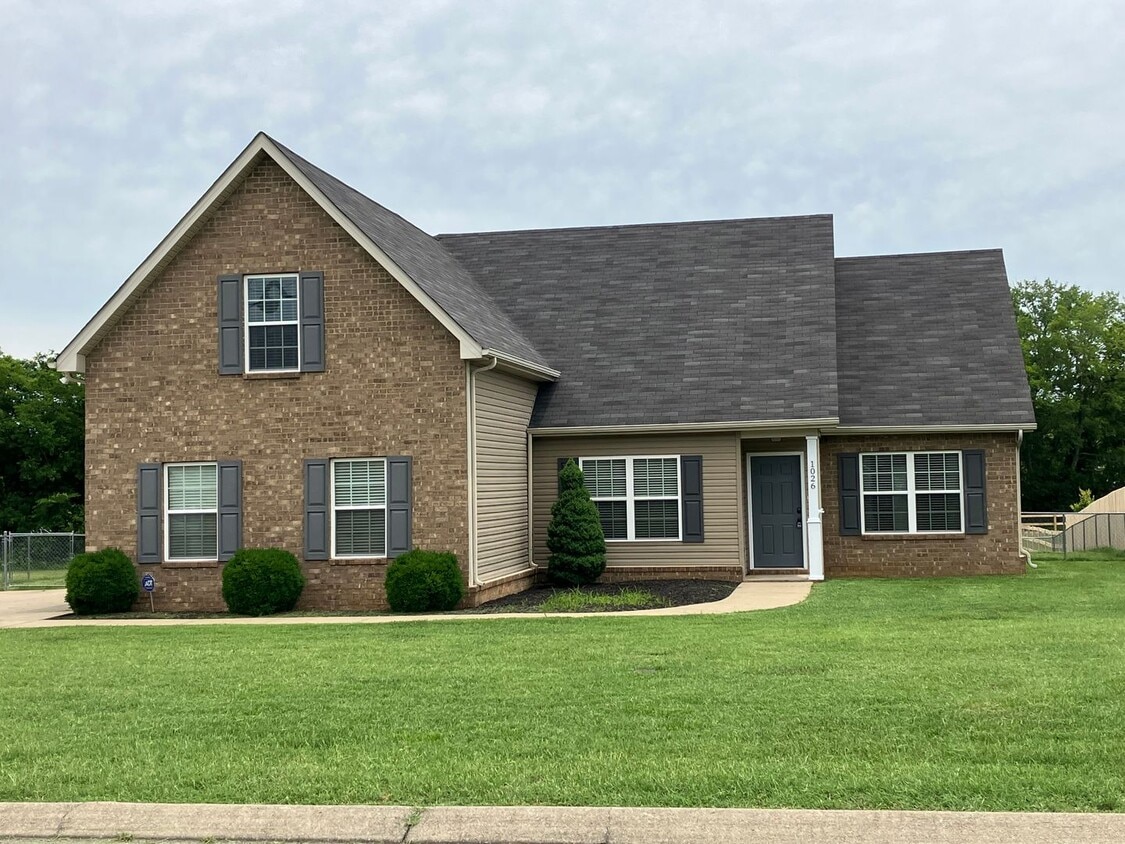 Spacious Home Centrally Located - Spacious Home Centrally Located