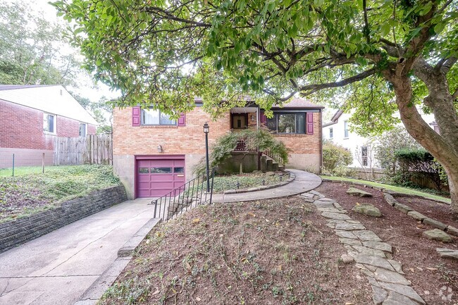 Building Photo - Sweet home in Oakmont's sidewalk community...