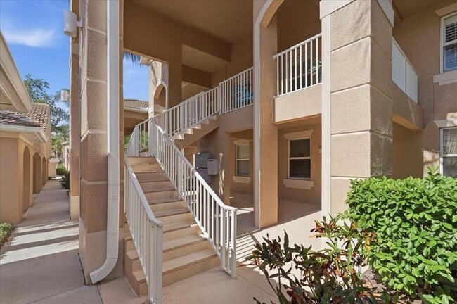 Photo - 819 Fairwaycove Ln Unit 204