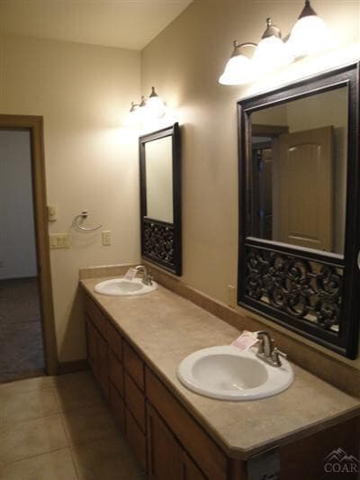 Photo - Well designed Craftsman home in Oakview