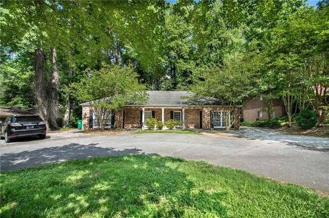 Building Photo - 3761 Ashford Dunwoody Rd NE