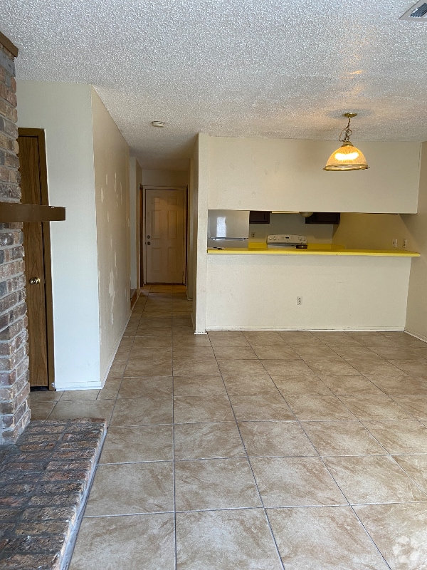 Building Photo - 1941 Southpointe Dr Rental