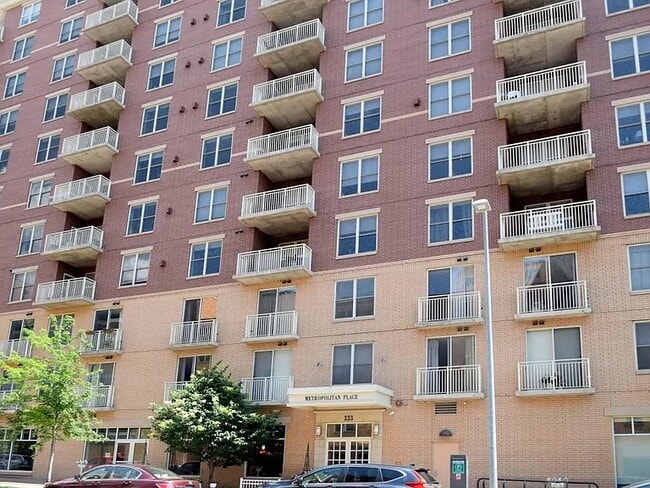 Building Photo - 333 W Mifflin St