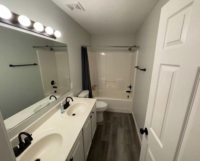 Photo - 2 Bedroom || 1.5 Bathroom Townhome