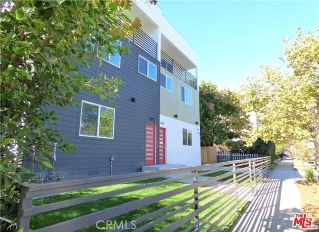 Building Photo - 1113 Carmona Ave Rental