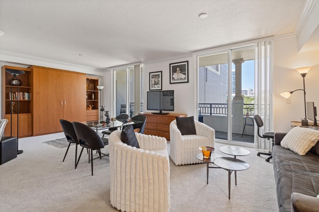 Building Photo - 600 S Dixie Hwy Unit 352