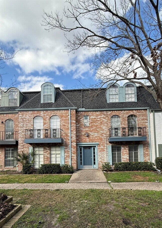 Photo - 425 N Post Oak Ln Unidad True