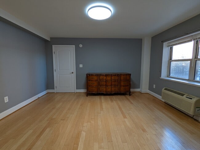 Bedroom - 70 S Munn Ave Unit 102