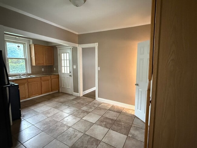 Photo - 952 Market St