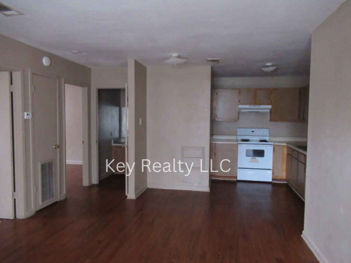 Photo - 214 - C Lee St. - Pineville, on the corner...