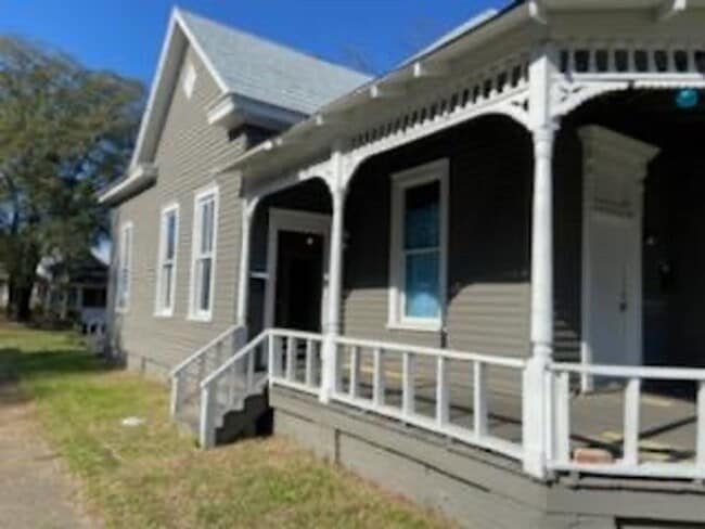 Building Photo - *UPCOMING*1 Bedroom / 1 Bathroom - Duplex ... Rental