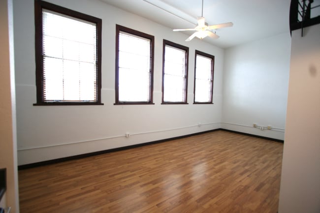 Photo - 301 Central Ave NE Ave Unidad 117