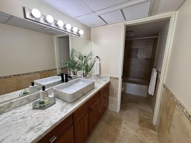 Photo - 1600 Ala Moana Blvd