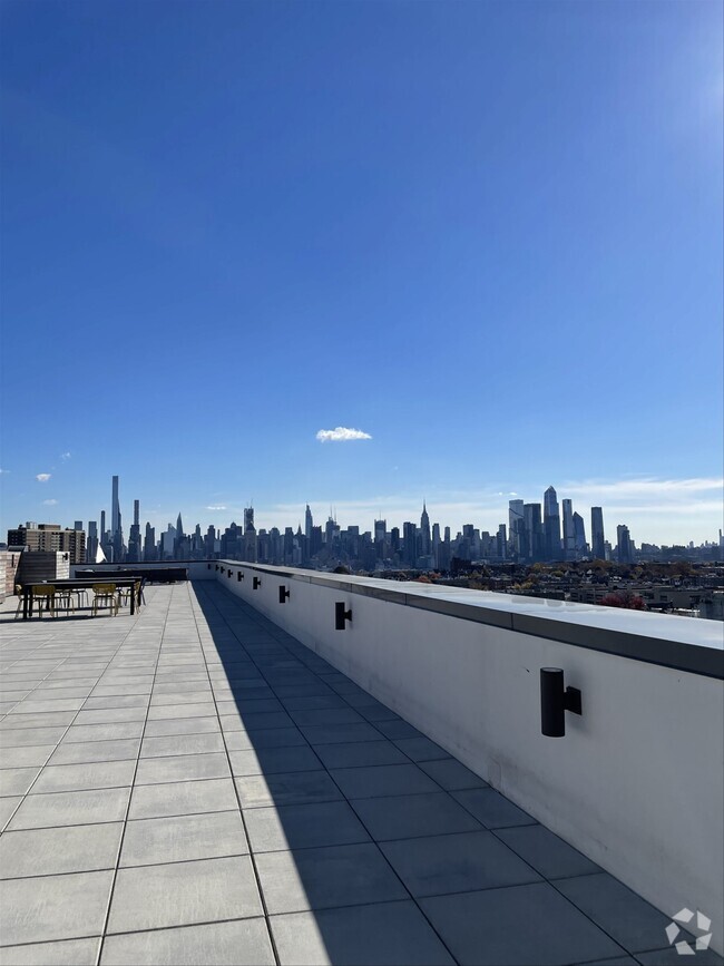 Building Photo - Bergenline Avenue, West New York, NJ 07093... Unit 2 Rental