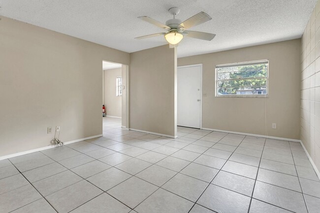 Photo - 230 S 4th St