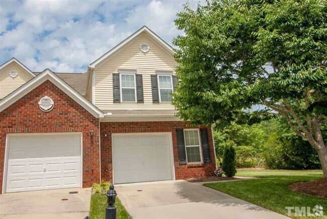Building Photo - North Raleigh Townhouse with One Car Garage