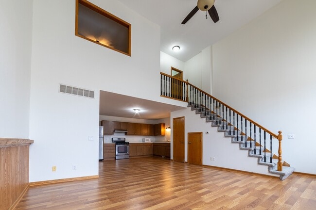 Photo - 107 N 1st St