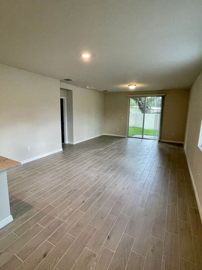 Photo - Available NOW! VERY well maintained 4/2 in...