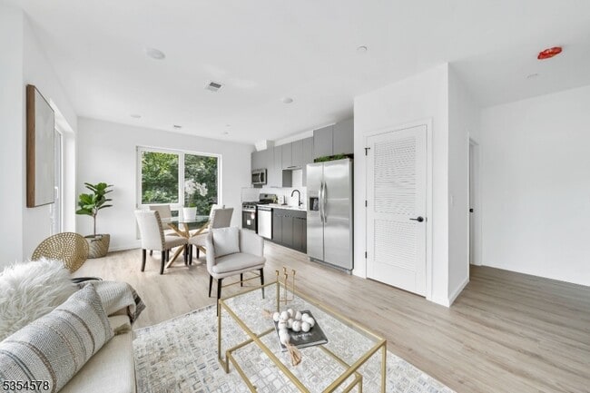 Building Photo - 15 S 13th St Unit 505-505 Rental