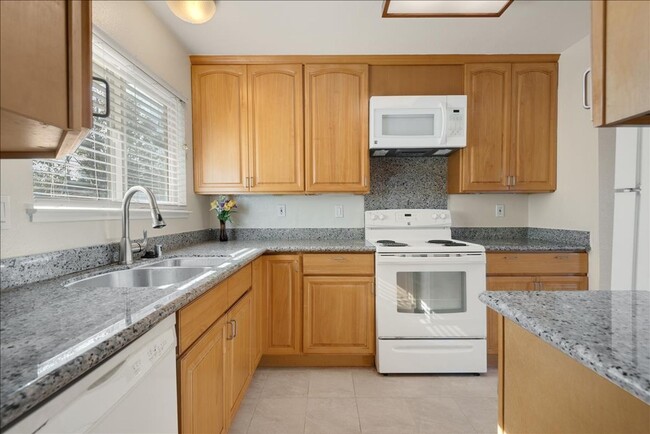 Remodeled 3 Bed 2.5 Bath Townhouse Sunnyvale - Remodeled 3 Bed 2.5 Bath Townhouse Sunnyvale