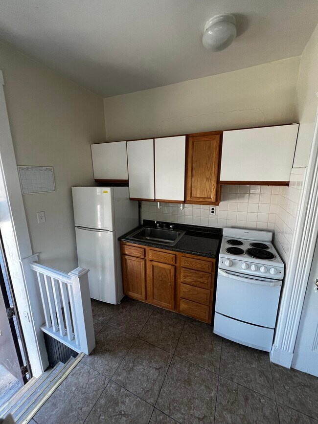 Building Photo - 46 Chiswick Rd Unit 0 Rental