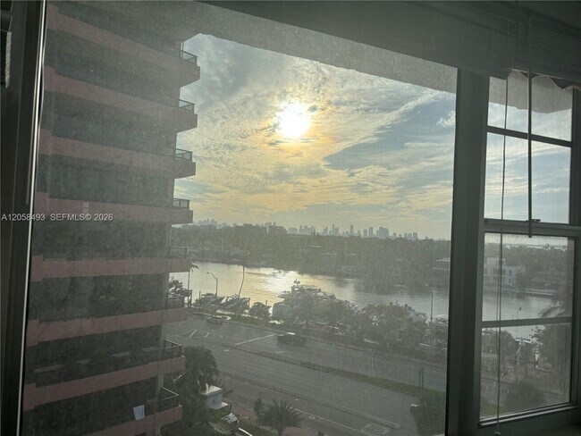 Photo - 5255 Collins Ave Unit 6J