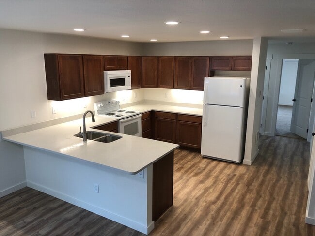 Building Photo - 4.5 Bathrooms ! 4 large bedrooms! Close to CWU