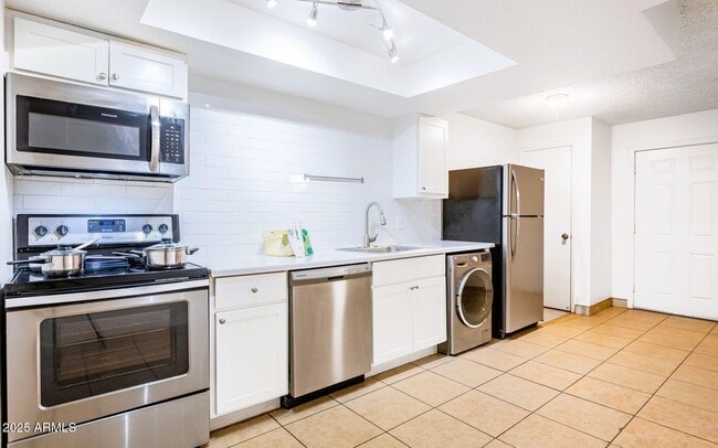 Building Photo - 1625 W Missouri Ave Unit 12 Rental