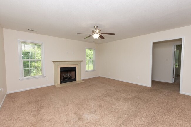Photo - 3 Bedrooms and a bonus room in Richlands (Will include lawn service with increased rents)
