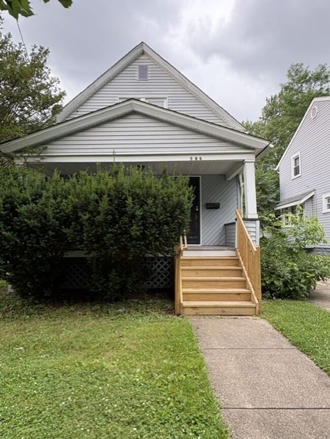 Building Photo - Updated West Akron Home with Flexible Living Space, Large Yard & Garage