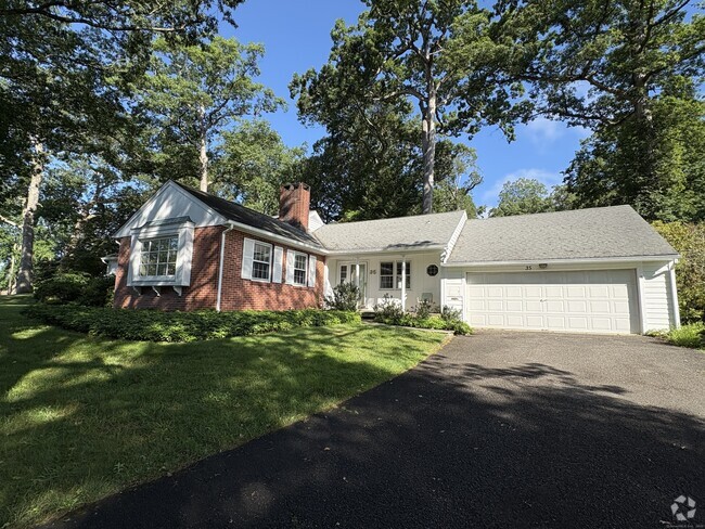 Building Photo - 35 Marwick Manor Rental