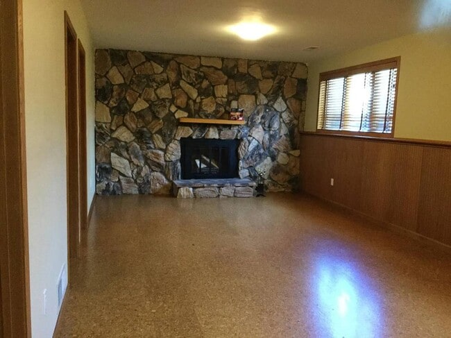 Building Photo - 3991 Whiting Ln Rental