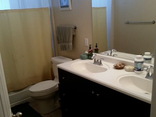 Full bathroom double vanity