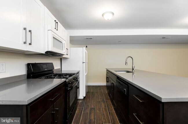 Building Photo - 2006 Walnut St Unit 9 Rental