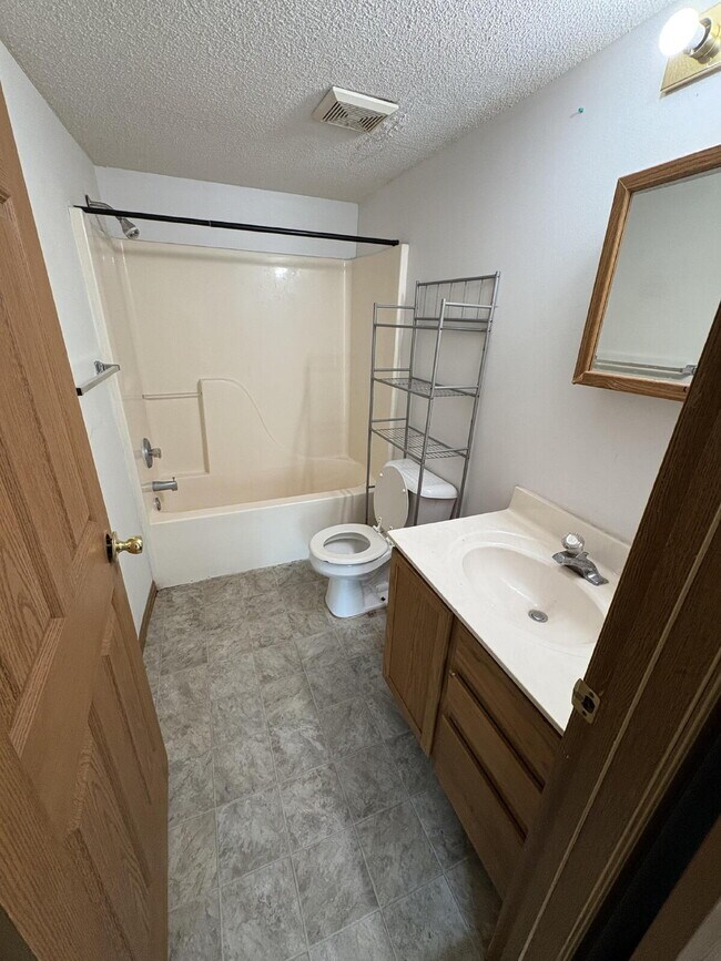 Photo - 2 Bed 2 Full Bath for Lease! Unit 6
