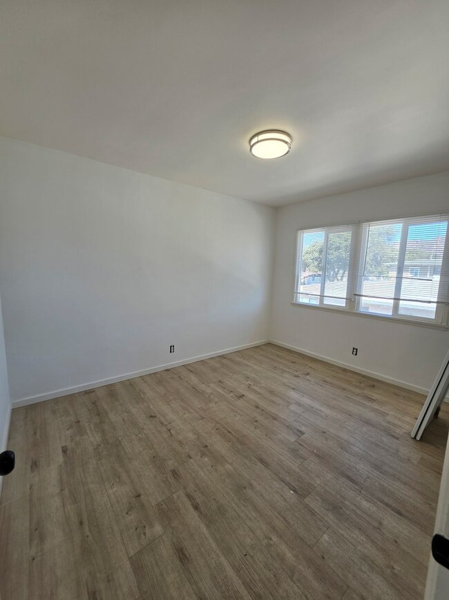 22 S Dos Caminos Ave