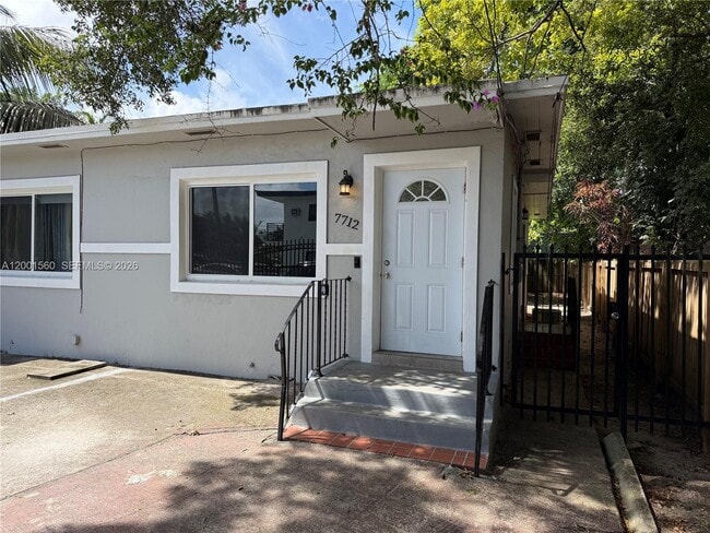 Building Photo - 7712 NE 1st Ct Unit -