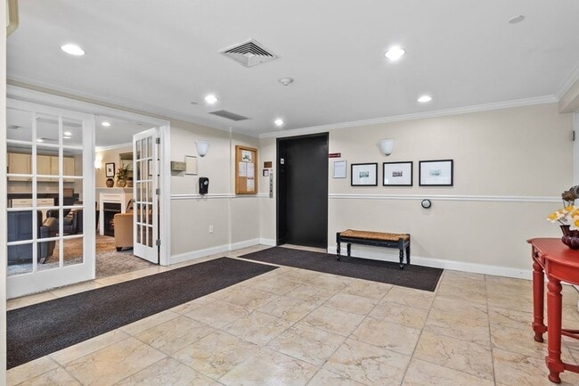 Lobby / Elevator - 10 Crowninshield St Unit 104