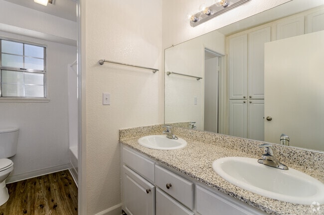 2BR, 1.5BA -1,013SF