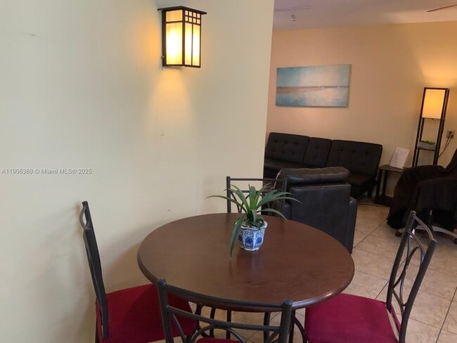 Photo - 2618 Lincoln St Unit 4