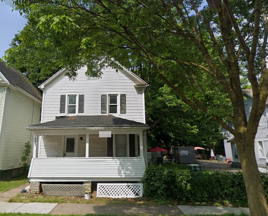 Photo - 327 Saxton St