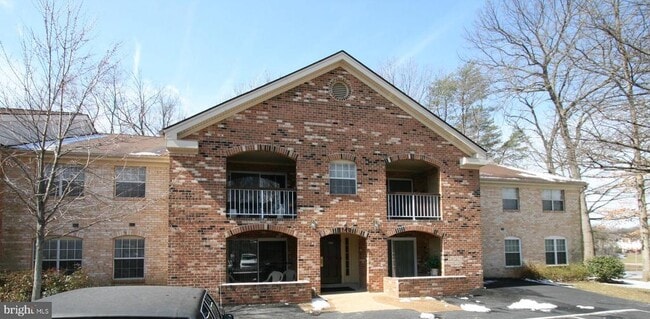 Building Photo - 5900 Cove Landing Rd Unit 202 Rental