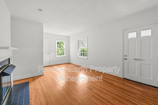Photo - 905 7th St W