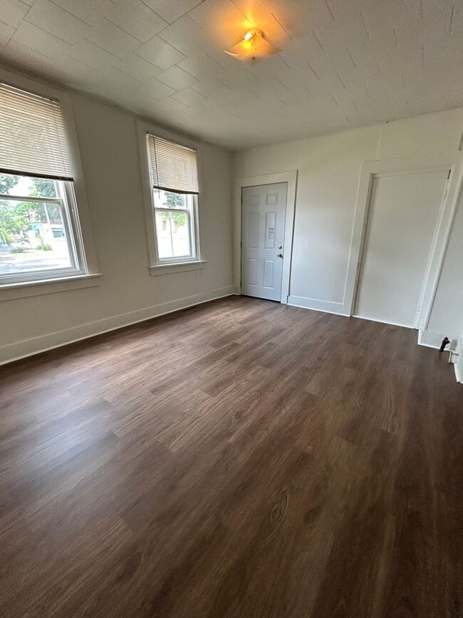 Photo - GB - 04 - 7th St Triplex Unit 803