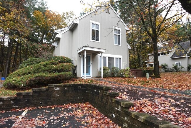 Building Photo - 17 Pepperidge Ct Unit 17