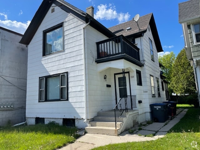 Building Photo - 728 Superior Ave Unit Upper Rental